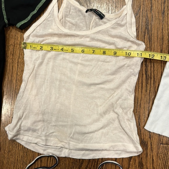 Brandy Melville bundle of 5 tops variety of colors one size - Picture 6 of 12